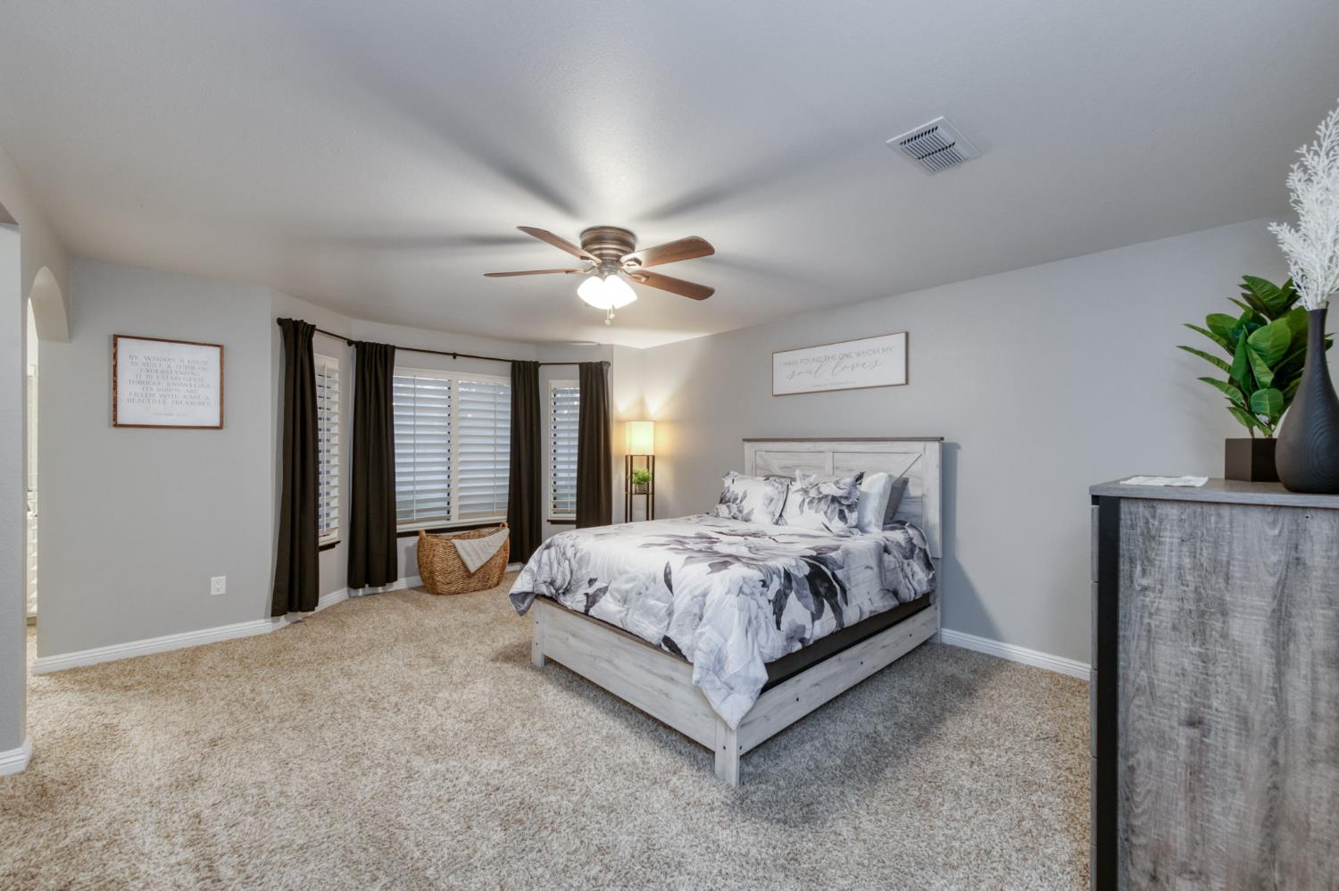 2450 Harold St, Kingsburg, CA 93631