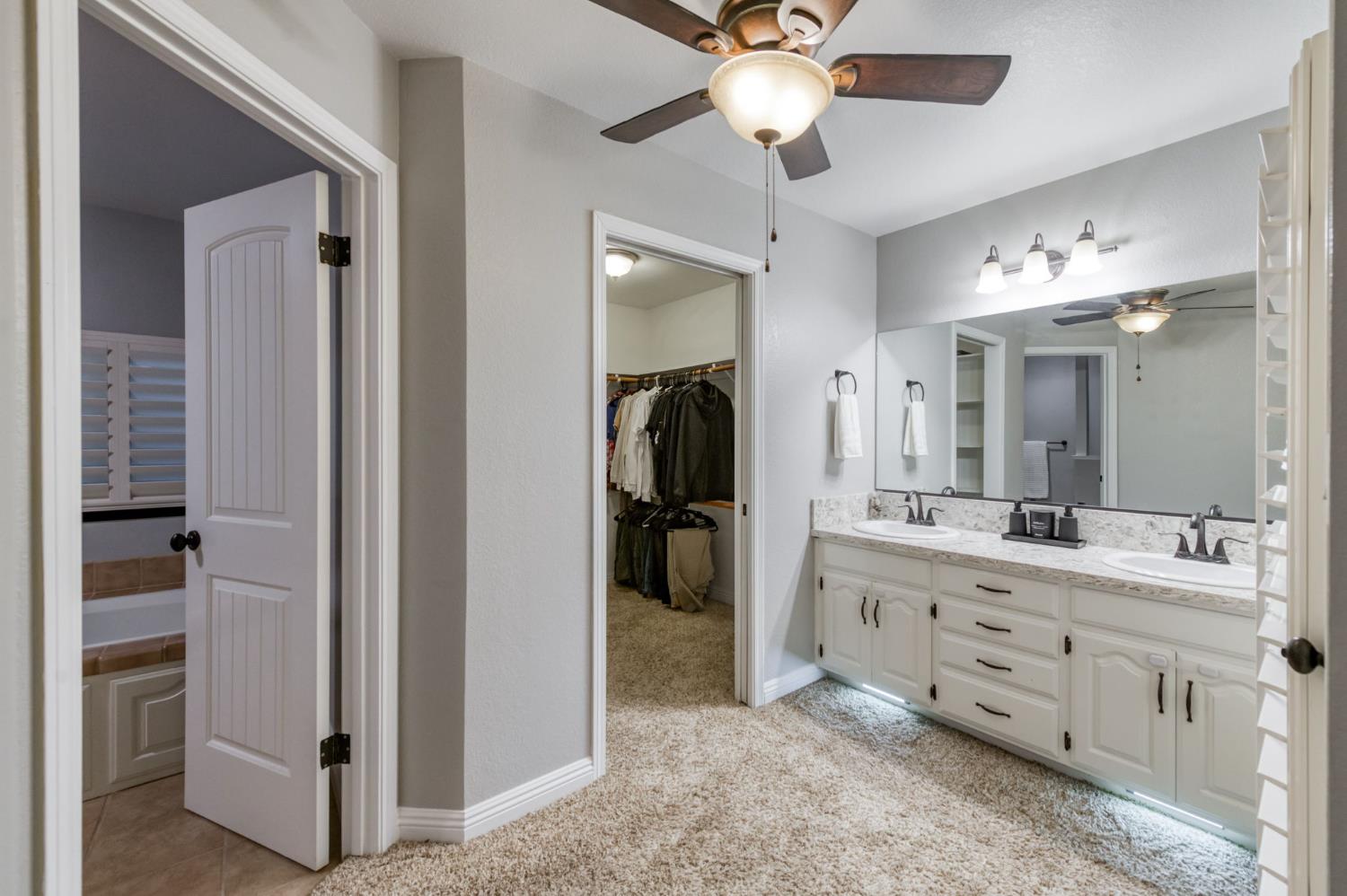 2450 Harold St, Kingsburg, CA 93631