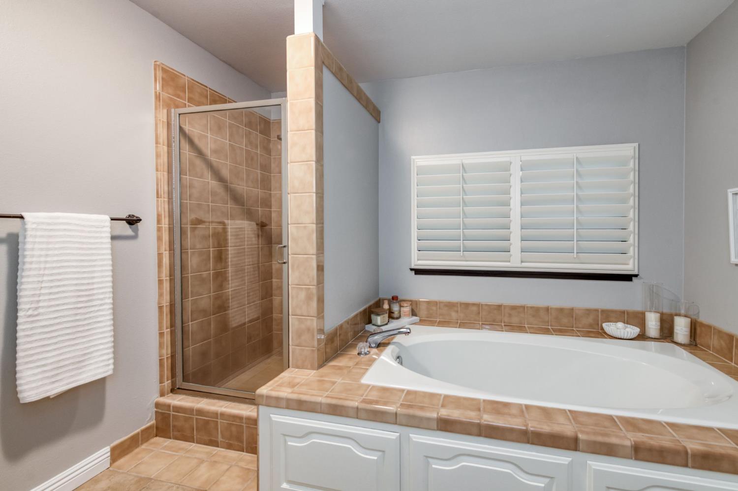 2450 Harold St, Kingsburg, CA 93631