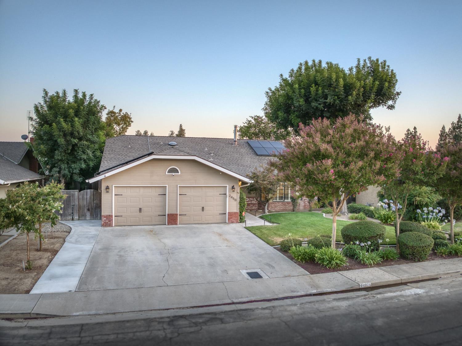 2450 Harold St, Kingsburg, CA 93631