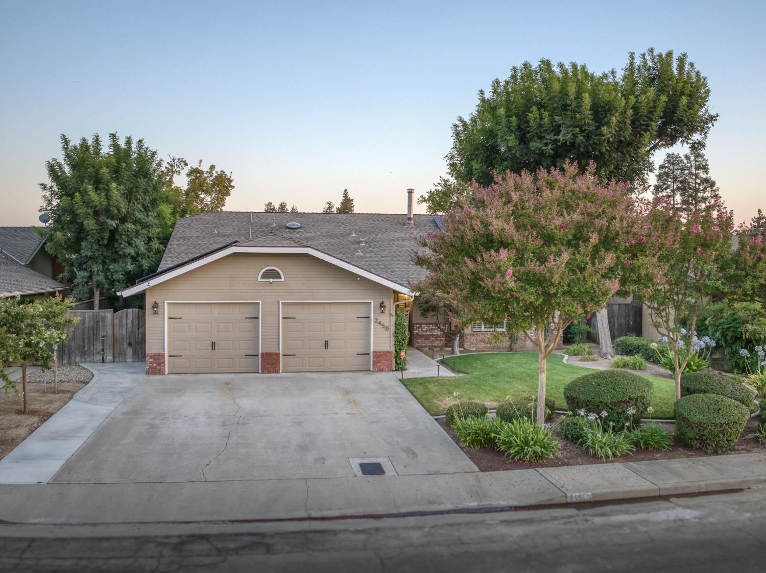 2450 Harold St, Kingsburg, CA 93631