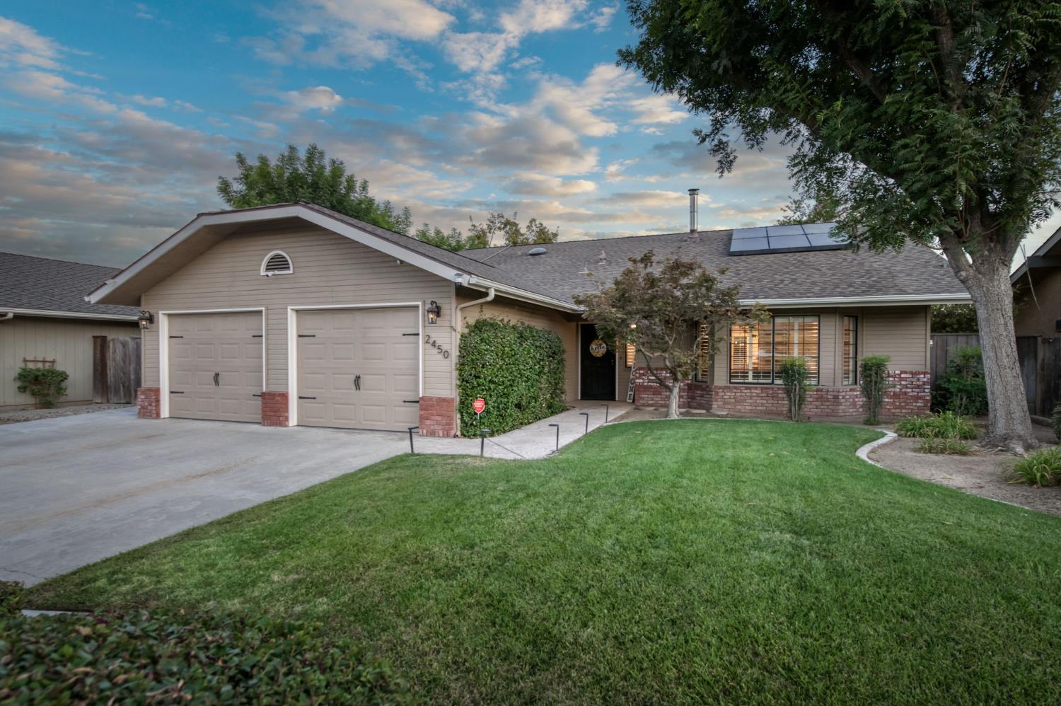 2450 Harold St, Kingsburg, CA 93631