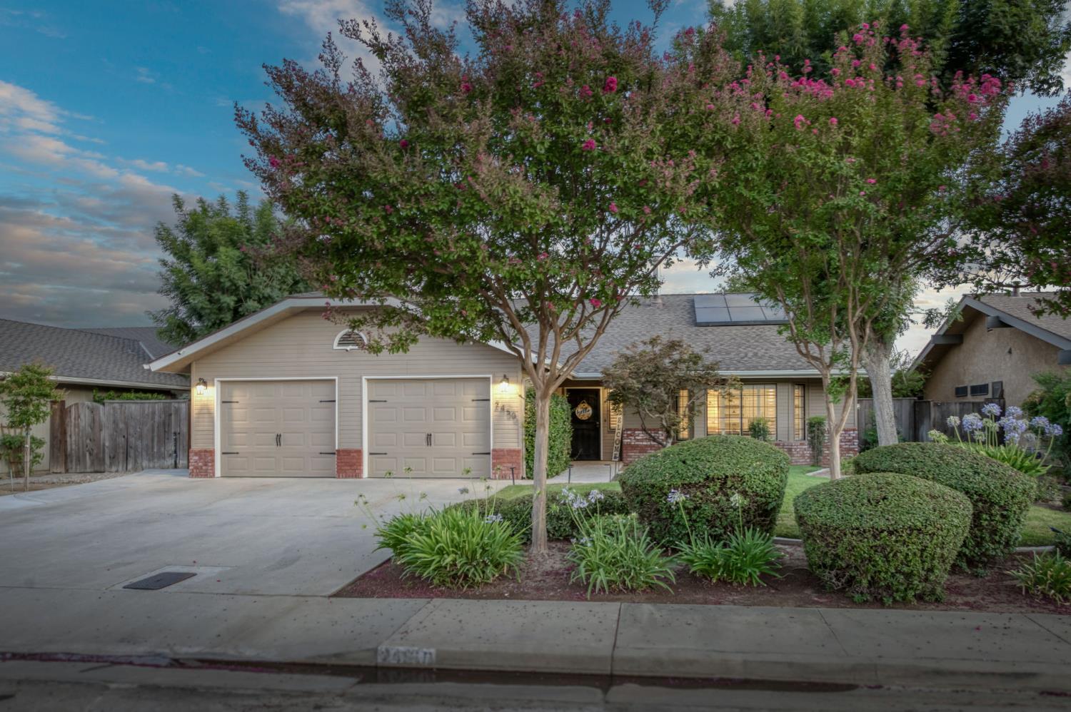 2450 Harold St, Kingsburg, CA 93631