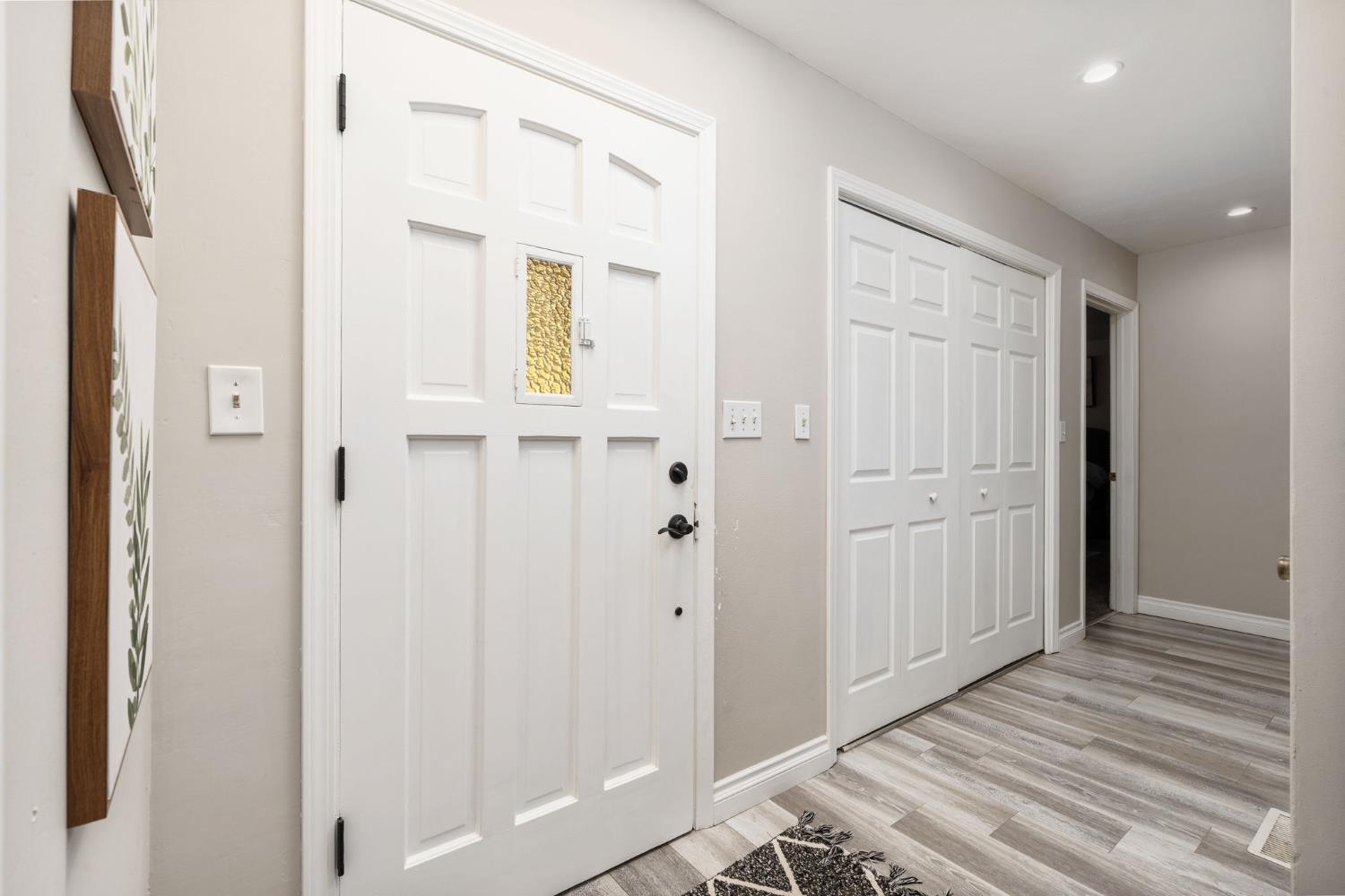 1521 Windsor Dr, Kingsburg, CA 93631