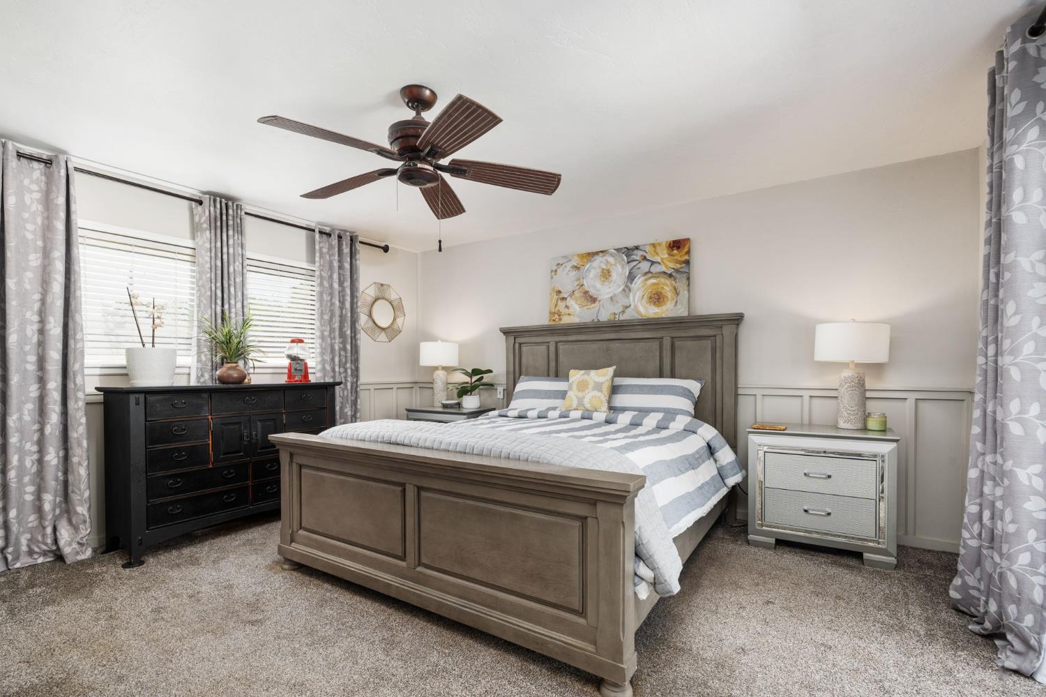 1521 Windsor Dr, Kingsburg, CA 93631