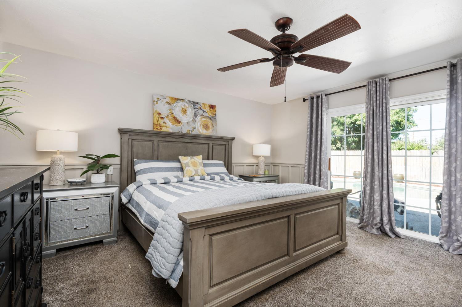 1521 Windsor Dr, Kingsburg, CA 93631