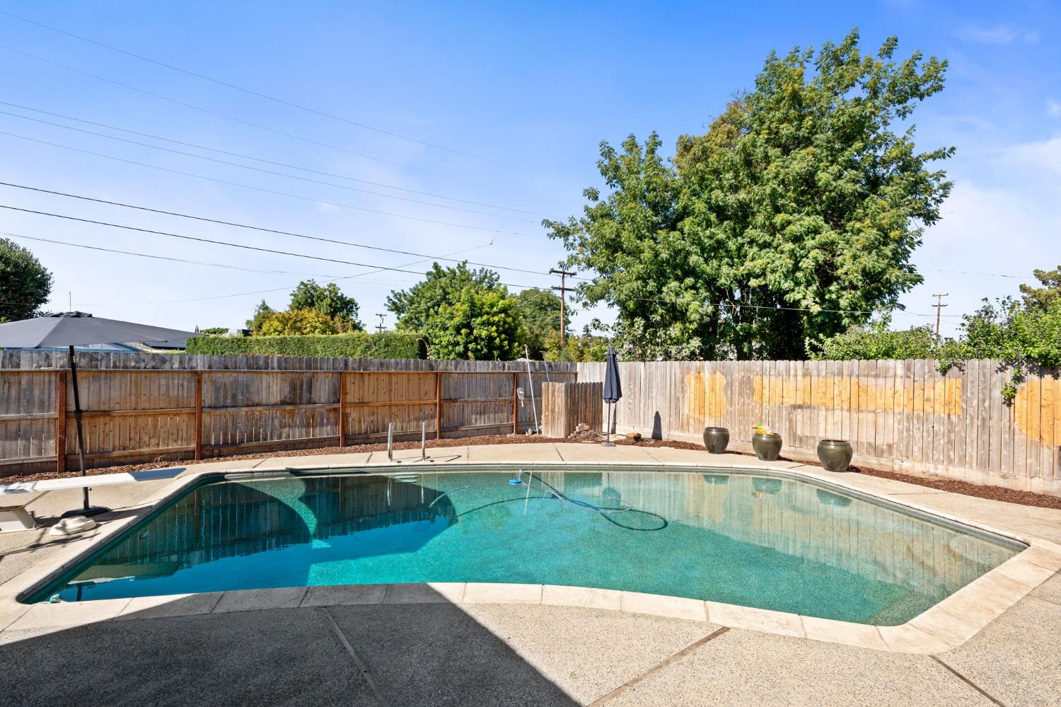 1521 Windsor Dr, Kingsburg, CA 93631