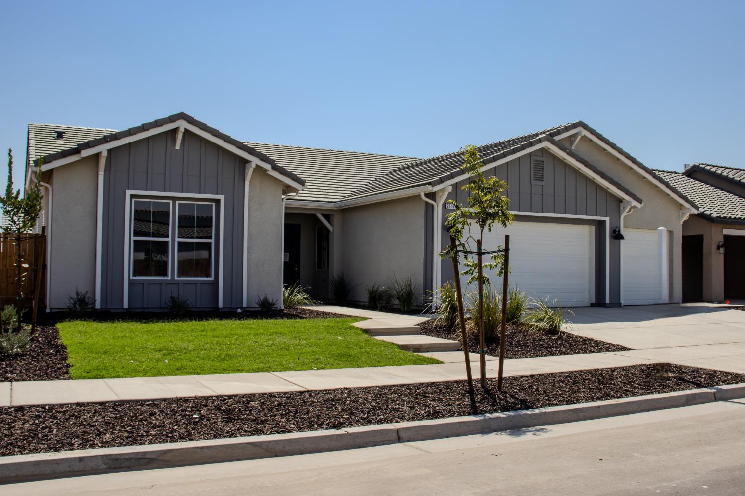 2112 Daffodil St, Kingsburg, CA 93631