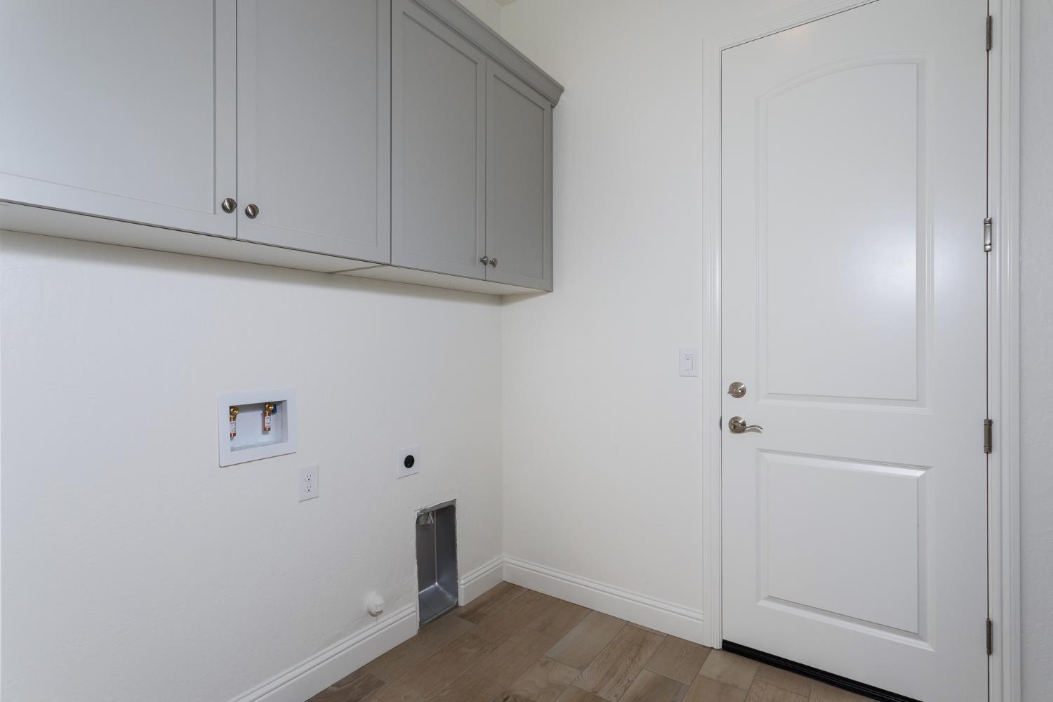 2112 Daffodil St, Kingsburg, CA 93631