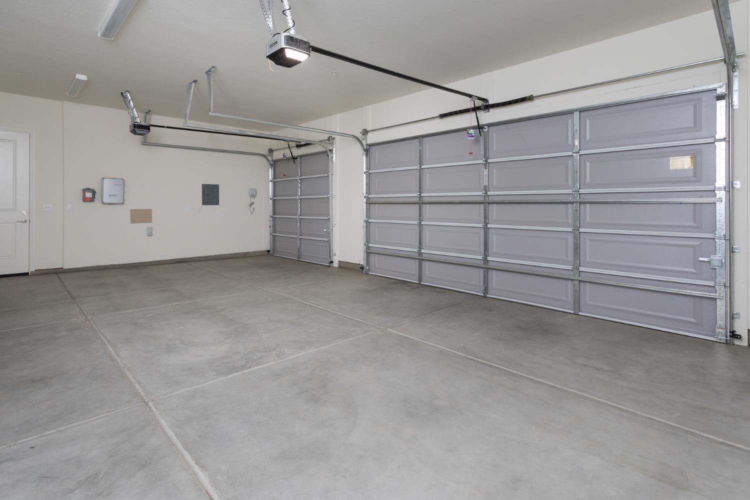 2112 Daffodil St, Kingsburg, CA 93631