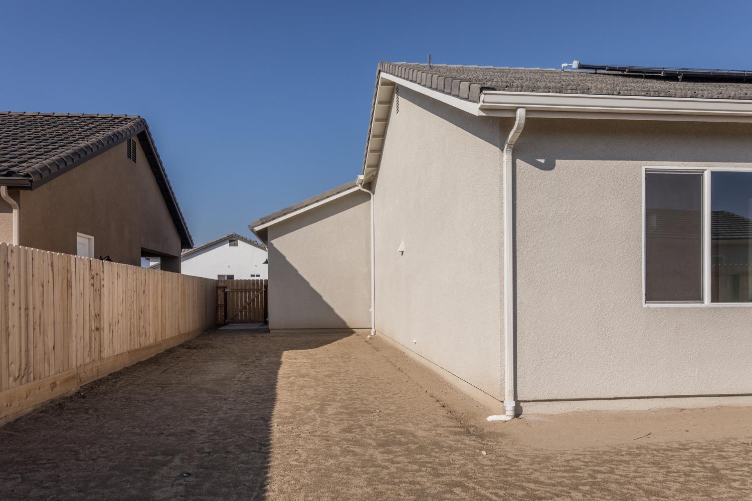 2112 Daffodil St, Kingsburg, CA 93631