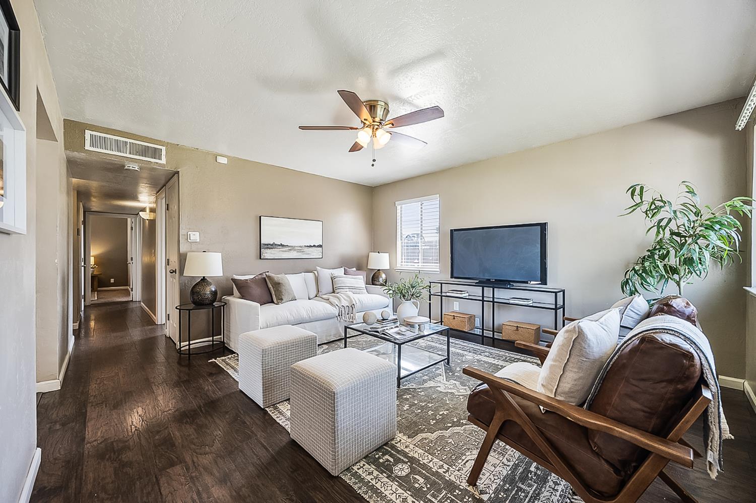 554 Sunset St, Kingsburg, CA 93631