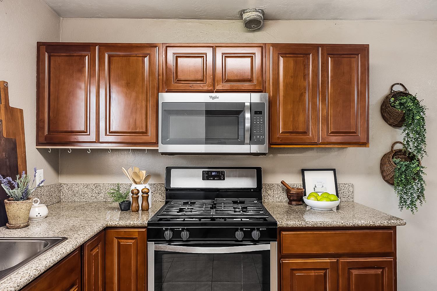 554 Sunset St, Kingsburg, CA 93631