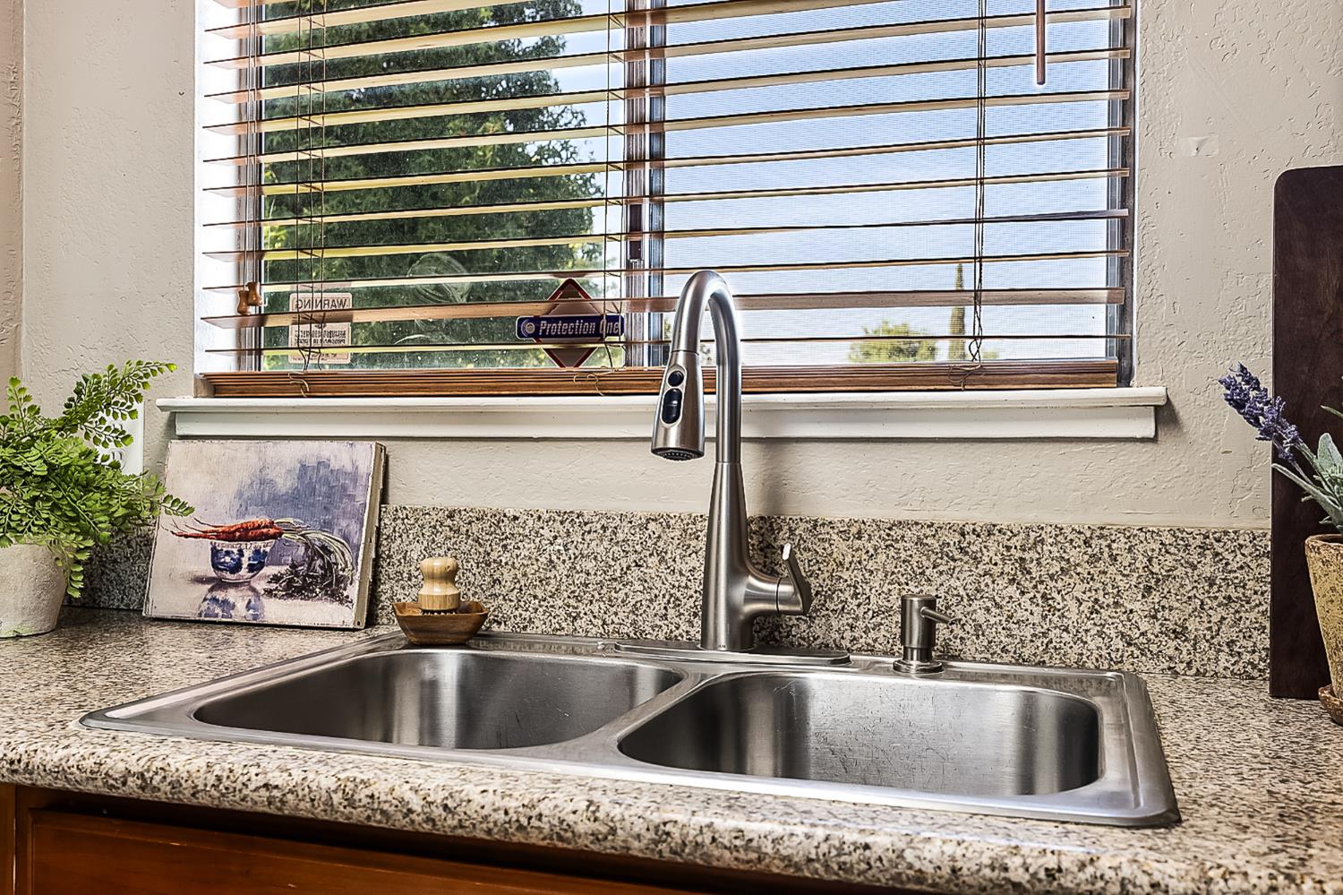 554 Sunset St, Kingsburg, CA 93631