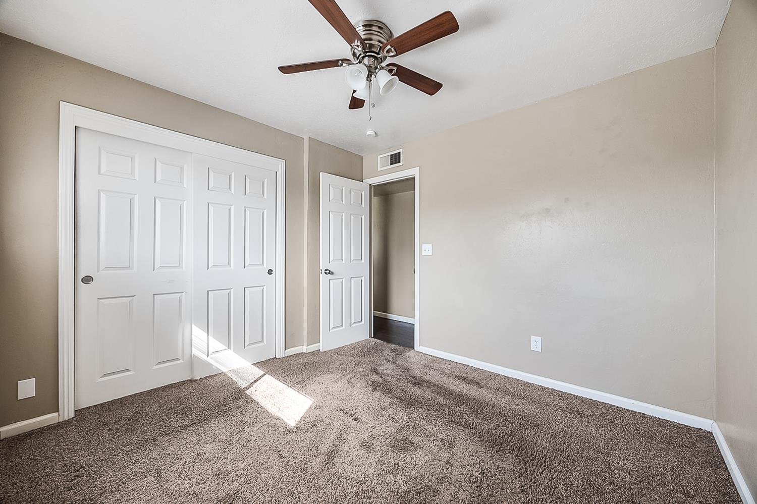 554 Sunset St, Kingsburg, CA 93631