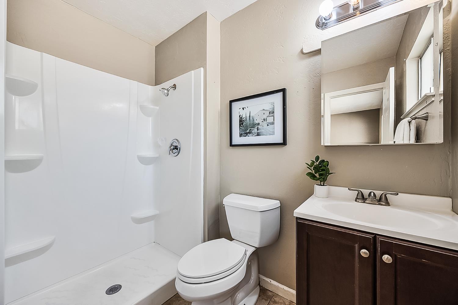 554 Sunset St, Kingsburg, CA 93631