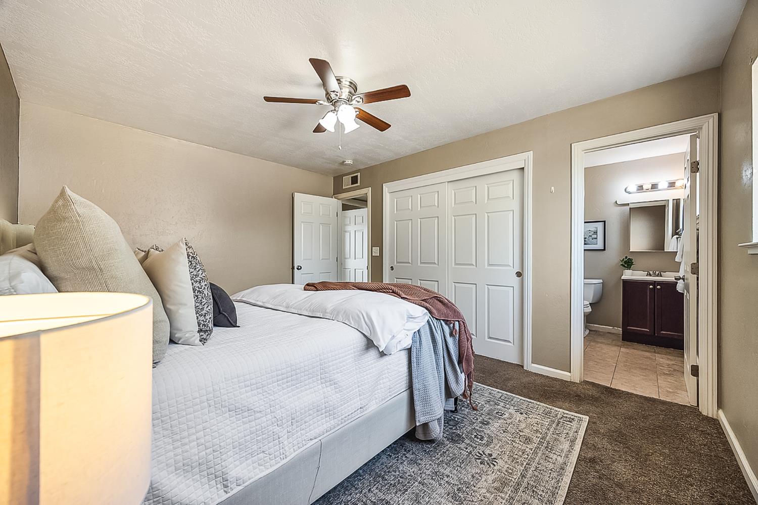 554 Sunset St, Kingsburg, CA 93631