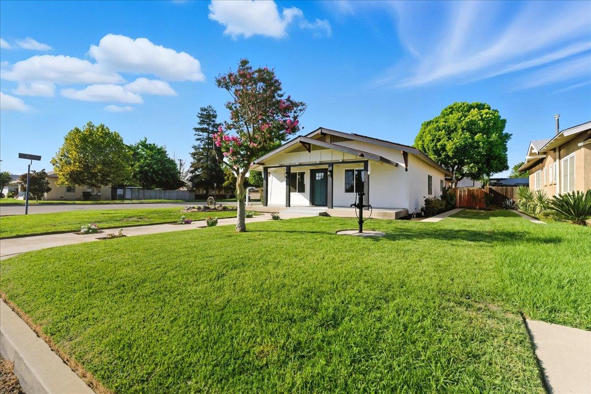 1201 Union St, Kingsburg, CA 93631