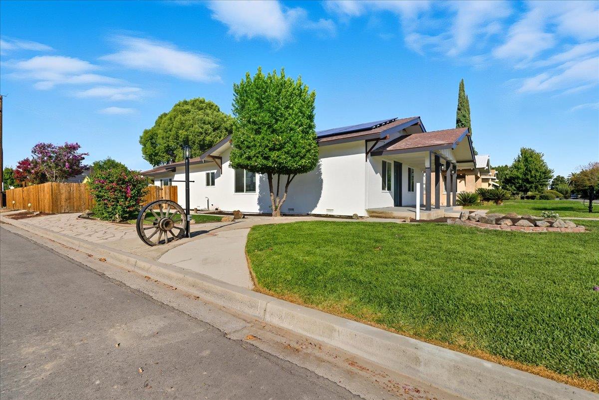 1201 Union St, Kingsburg, CA 93631