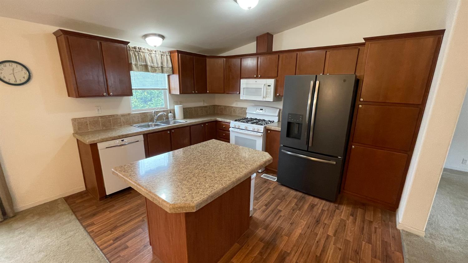 13945 S Academy Ave, Kingsburg, CA 93631