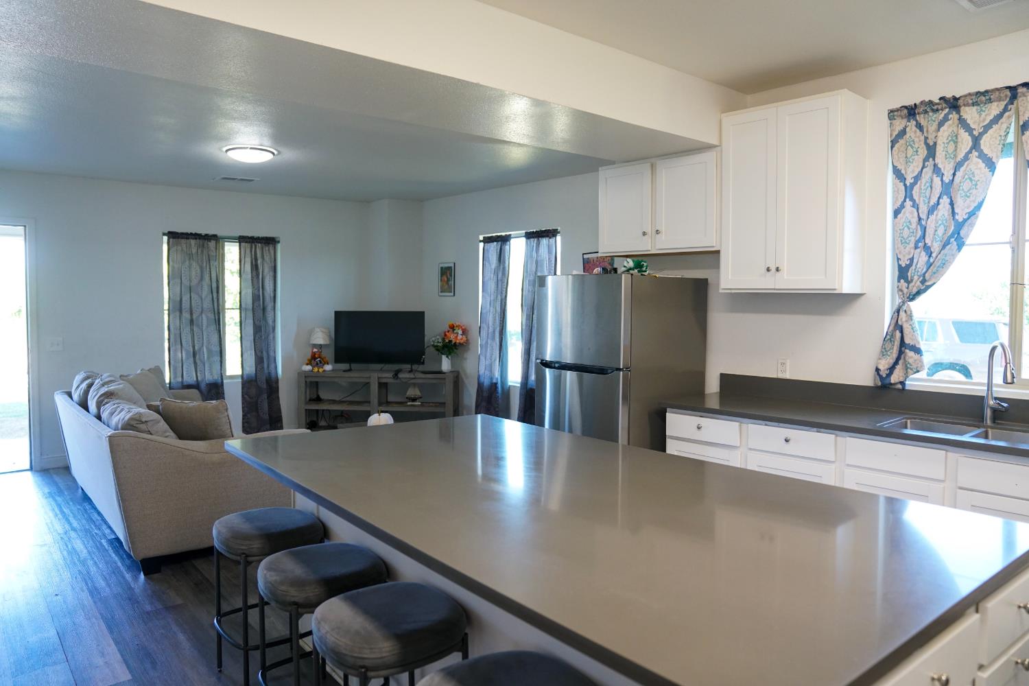 12647 E Clarkson Ave, Kingsburg, CA 93631