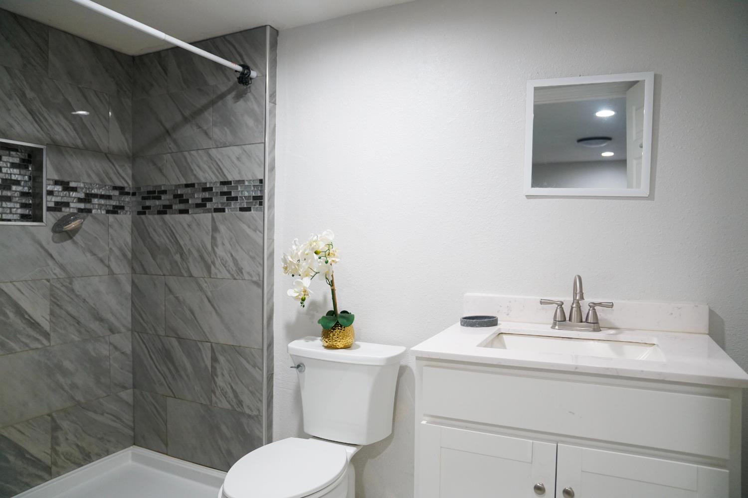 12647 E Clarkson Ave, Kingsburg, CA 93631