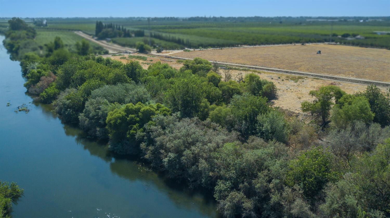 1188 7 1/2 Ave, Kingsburg, CA 93631