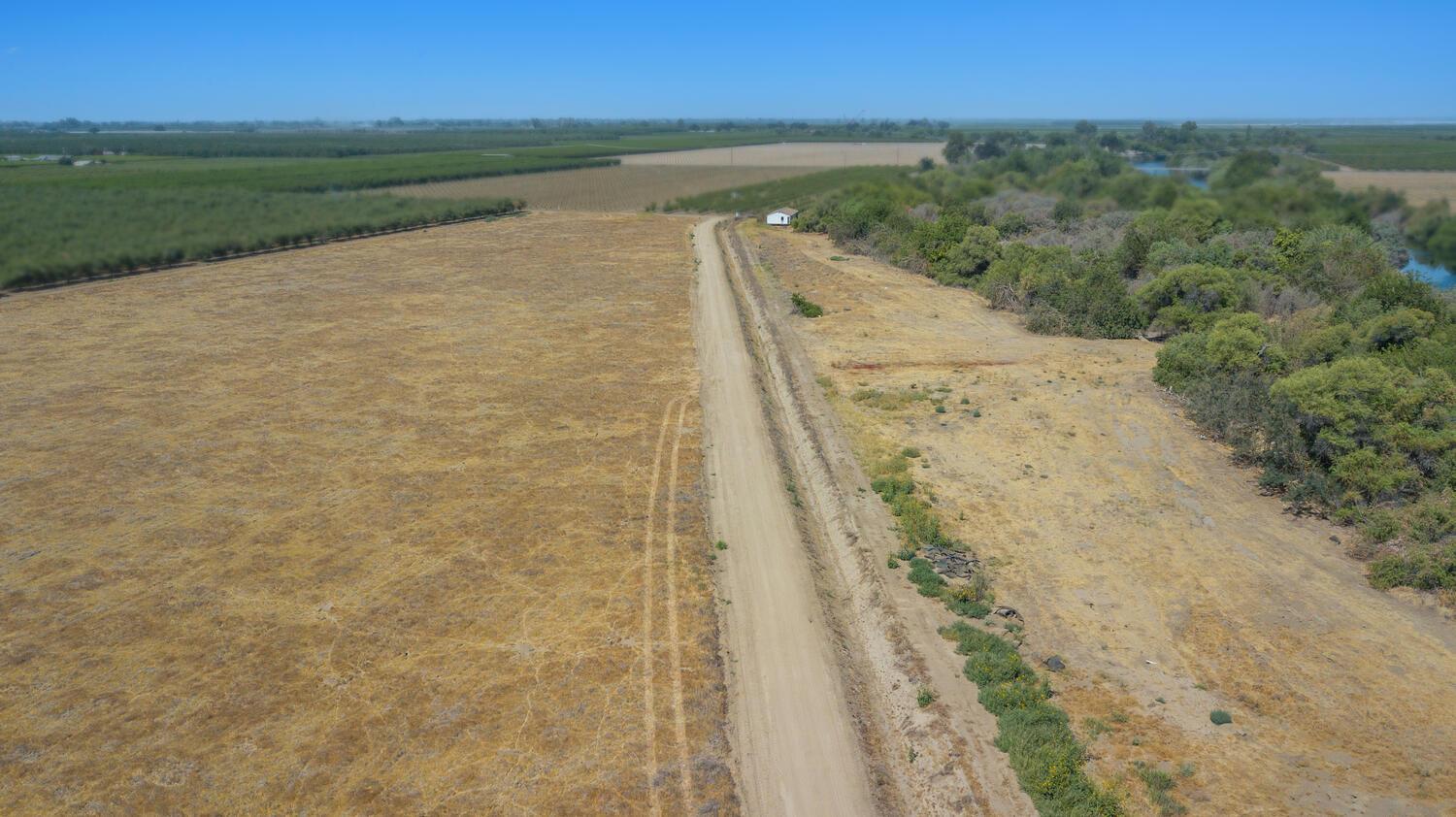 1188 7 1/2 Ave, Kingsburg, CA 93631