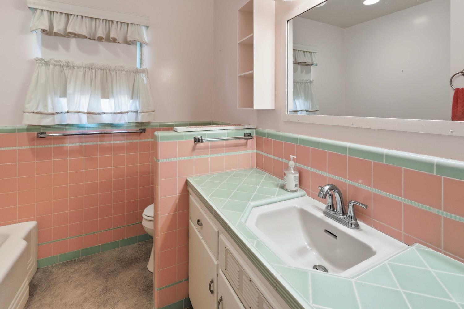 1673 Union, Kingsburg, CA 93631