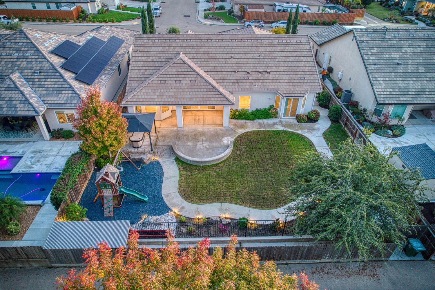 2115 Sophia Ln, Kingsburg, CA 93631