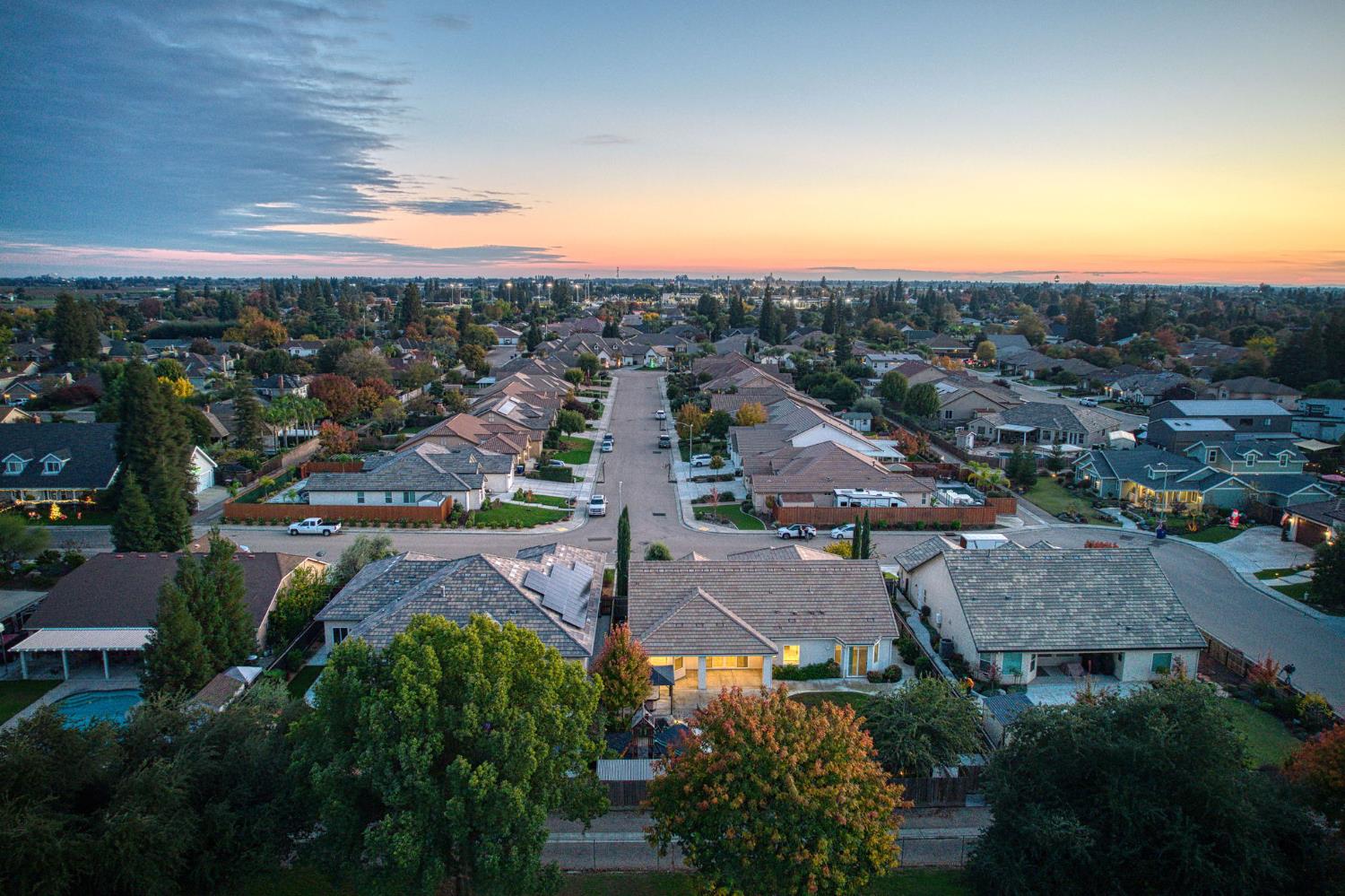 2115 Sophia Ln, Kingsburg, CA 93631