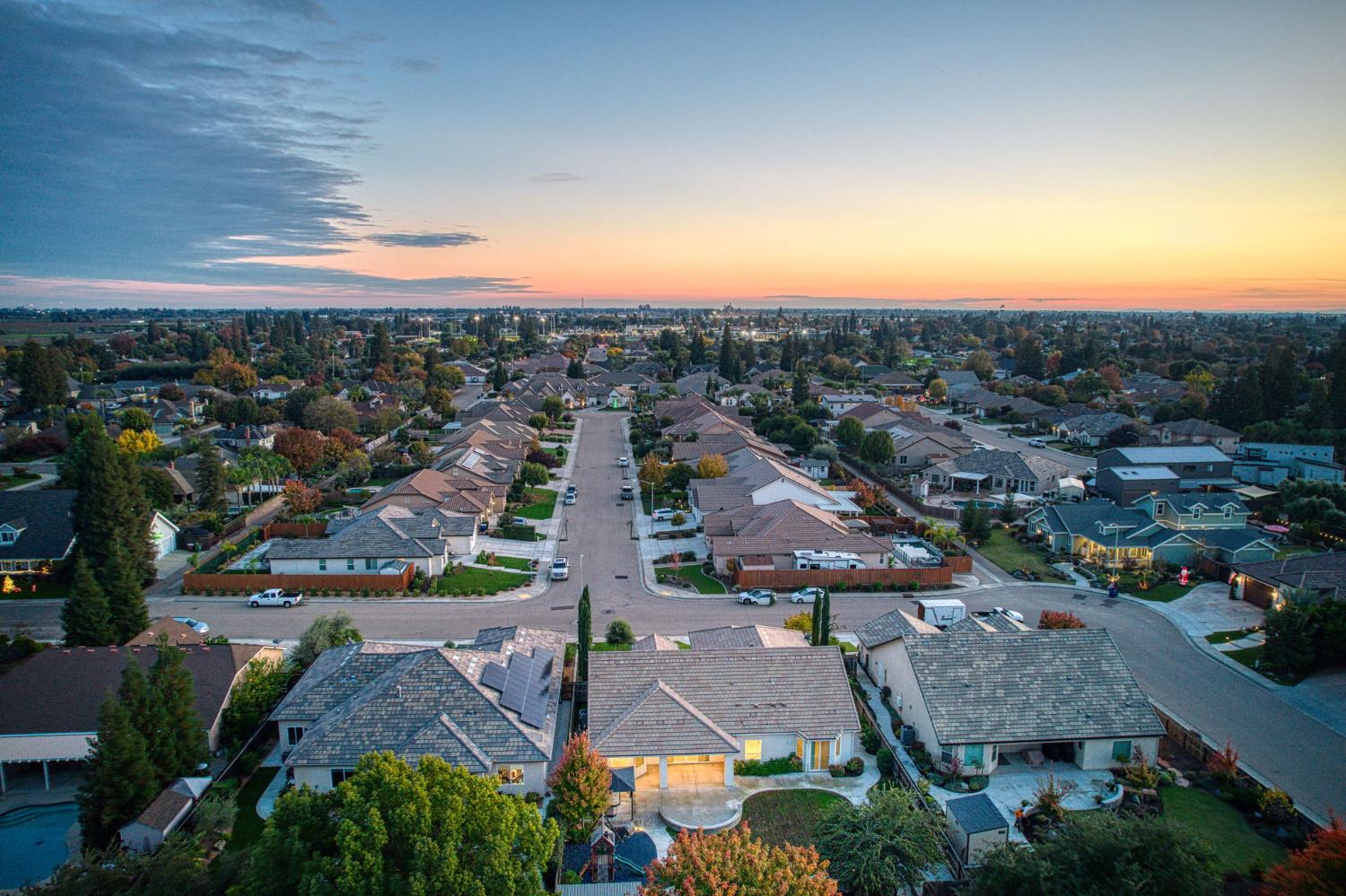 2115 Sophia Ln, Kingsburg, CA 93631