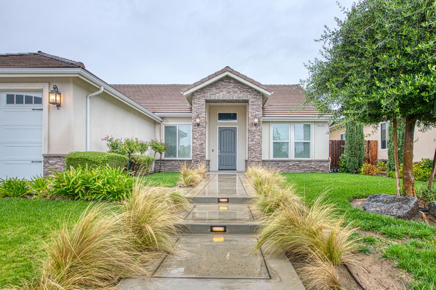 2115 Sophia Ln, Kingsburg, CA 93631