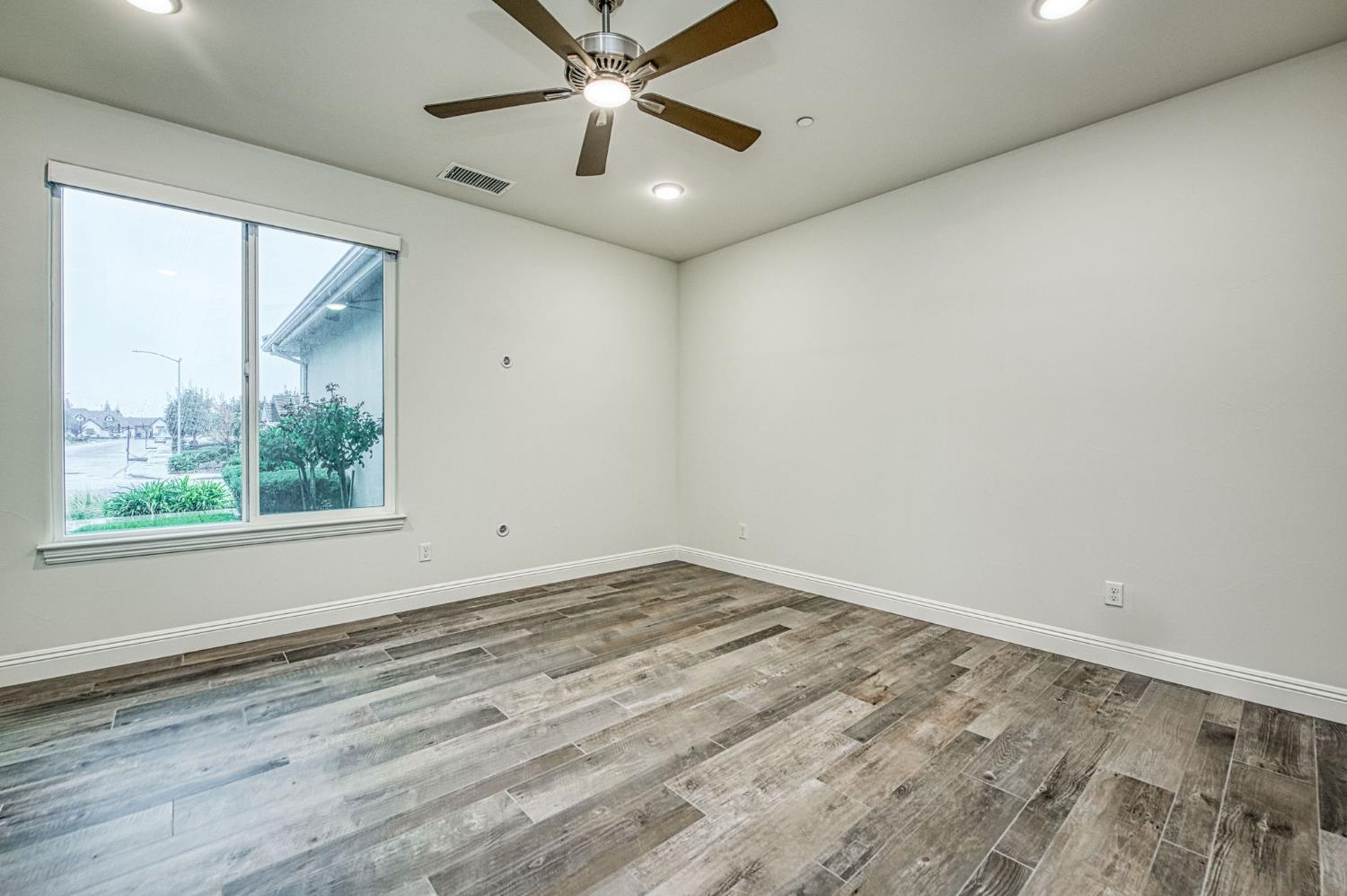 2115 Sophia Ln, Kingsburg, CA 93631