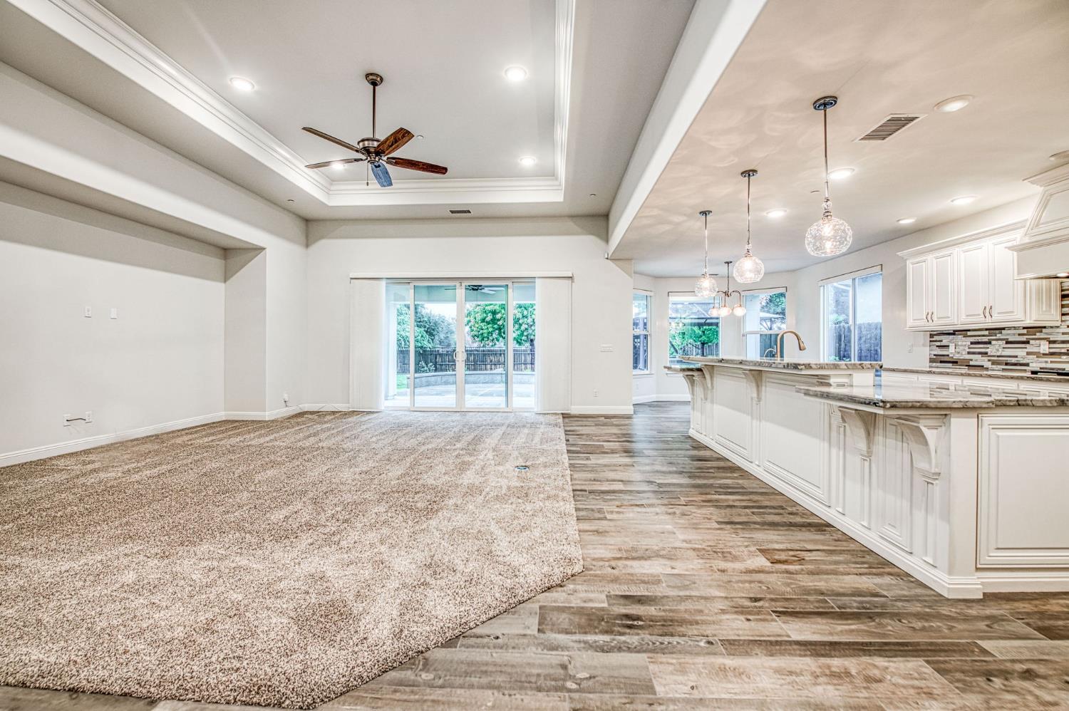 2115 Sophia Ln, Kingsburg, CA 93631