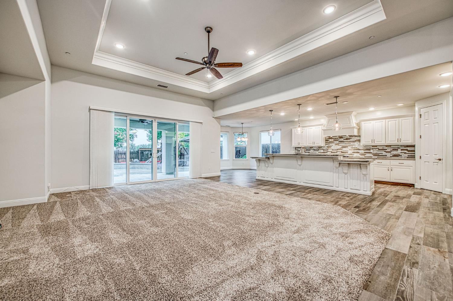 2115 Sophia Ln, Kingsburg, CA 93631