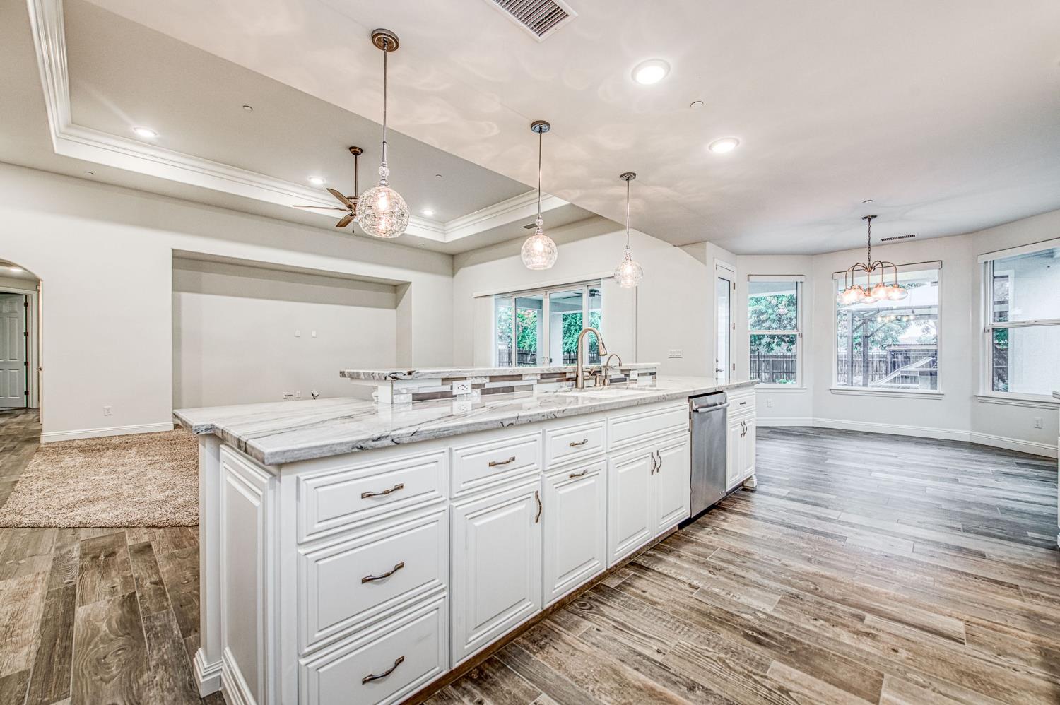 2115 Sophia Ln, Kingsburg, CA 93631