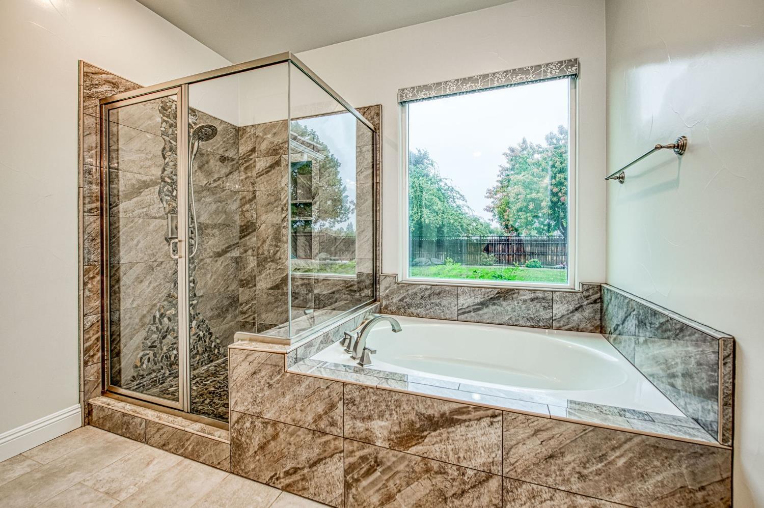 2115 Sophia Ln, Kingsburg, CA 93631