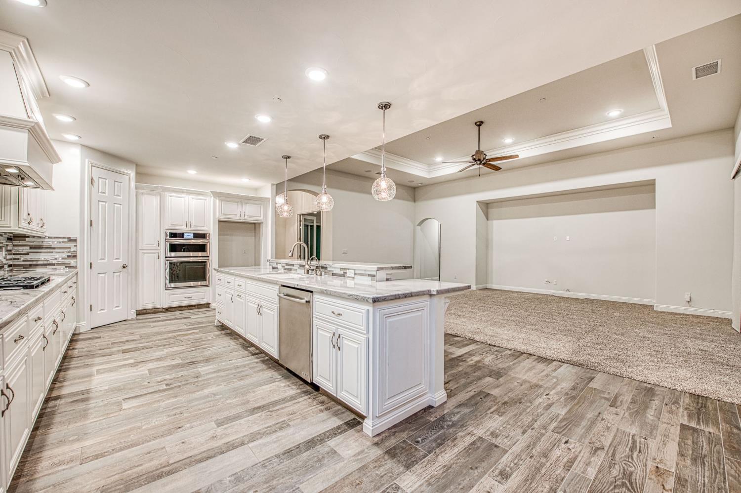 2115 Sophia Ln, Kingsburg, CA 93631