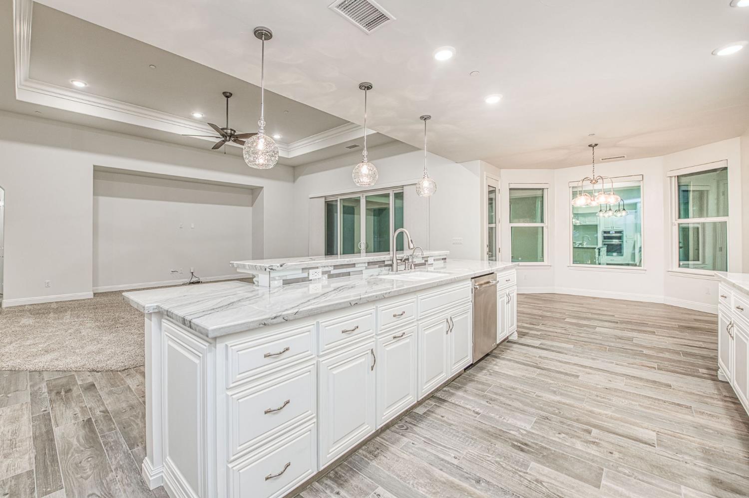 2115 Sophia Ln, Kingsburg, CA 93631