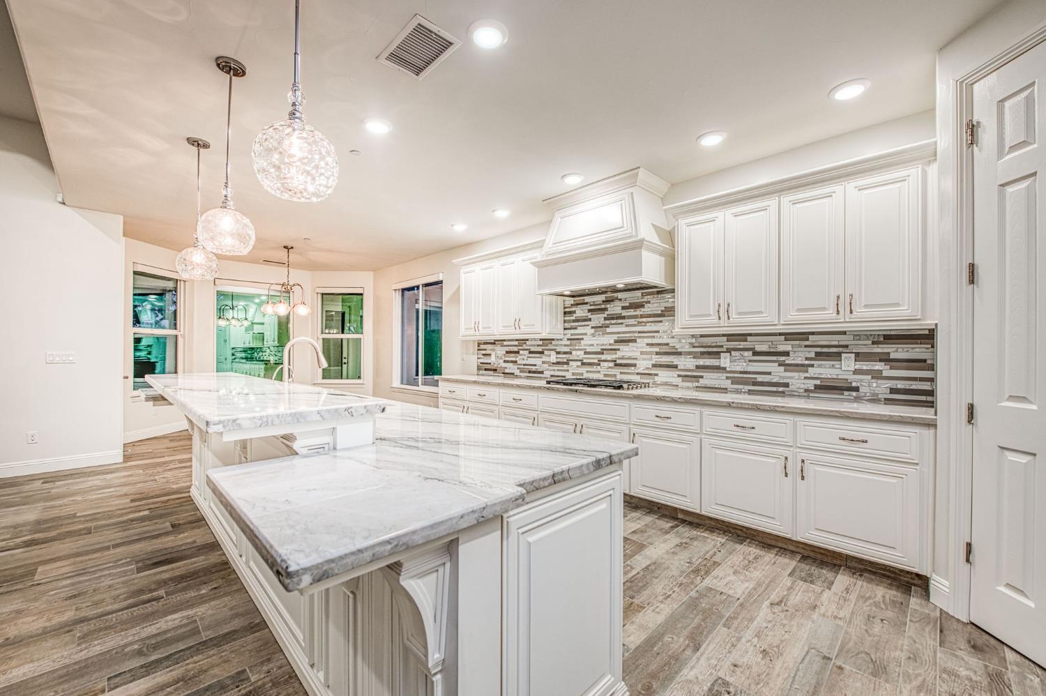 2115 Sophia Ln, Kingsburg, CA 93631