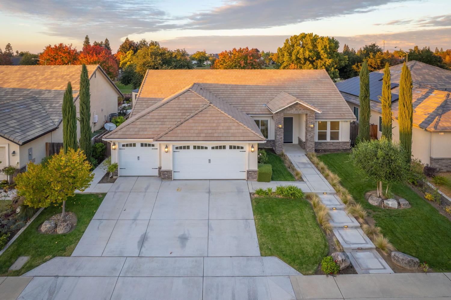 2115 Sophia Ln, Kingsburg, CA 93631