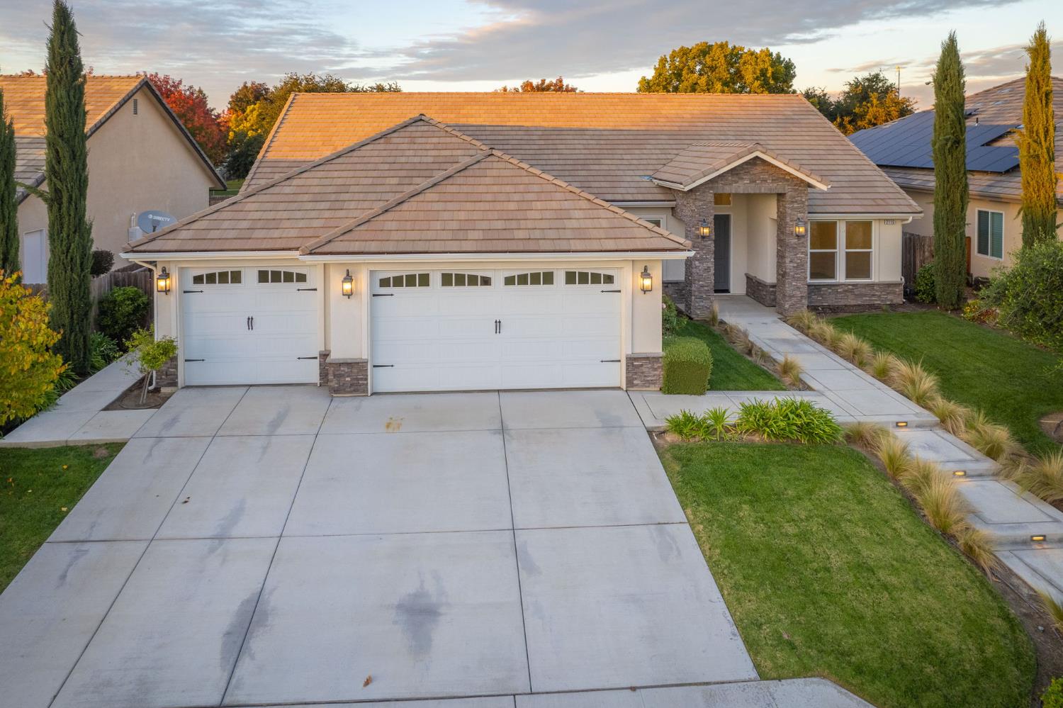 2115 Sophia Ln, Kingsburg, CA 93631