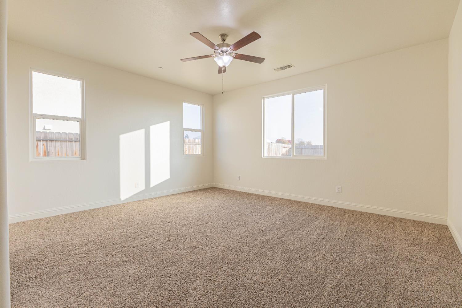 782 Skansen St, Kingsburg, CA 93631