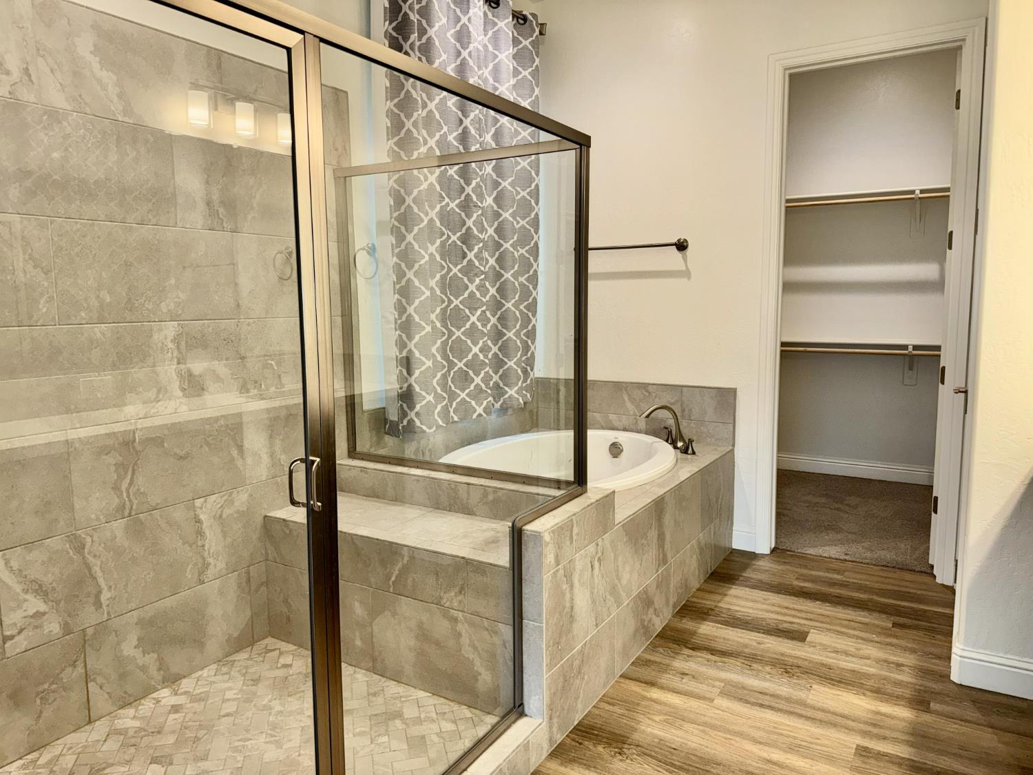 2935 21st Ave, Kingsburg, CA 93631