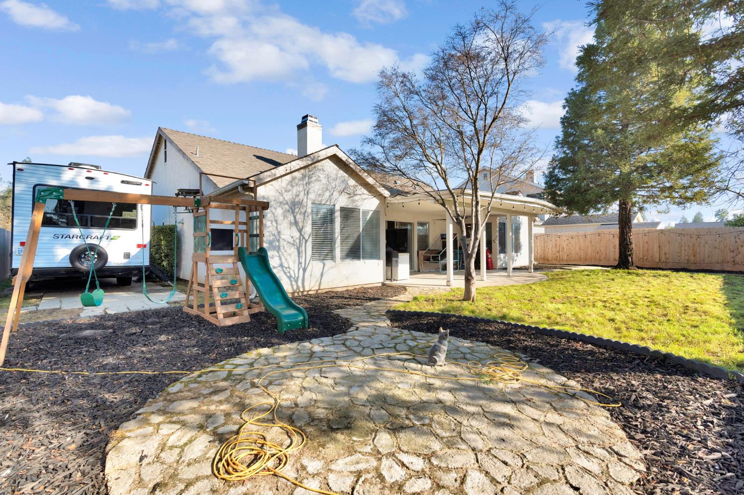 466 W Meadow Ln, Kingsburg, CA 93631