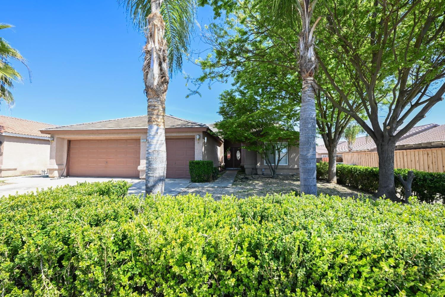 1135 Raffer Johnson Dr, Kingsburg, CA 93631