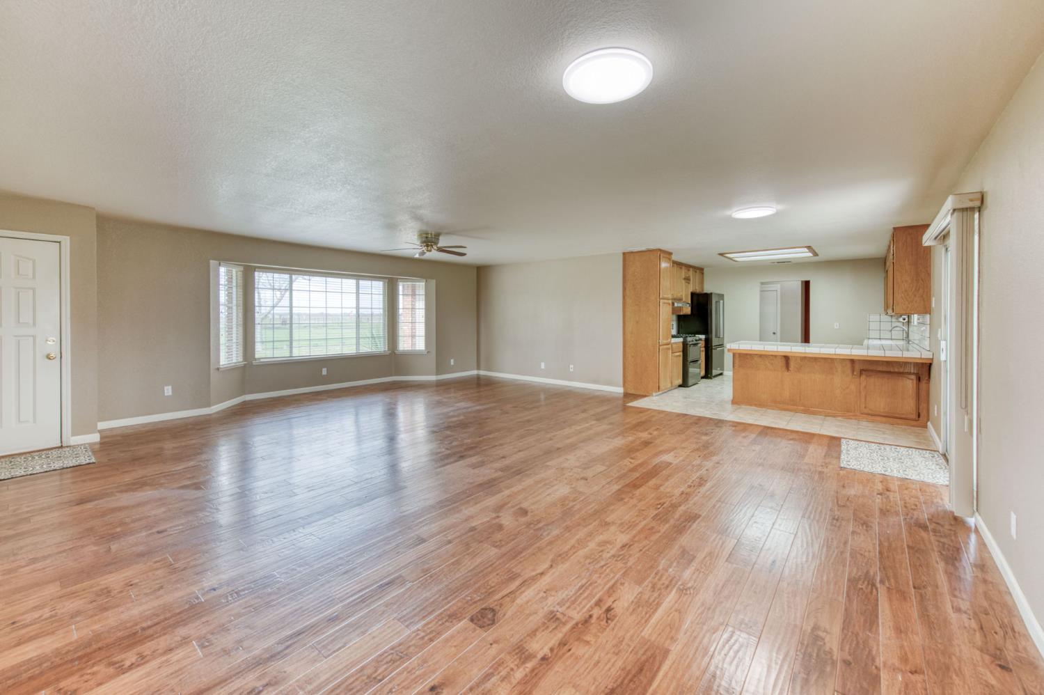 16036 S Del Rey Ave, Kingsburg, CA 93631