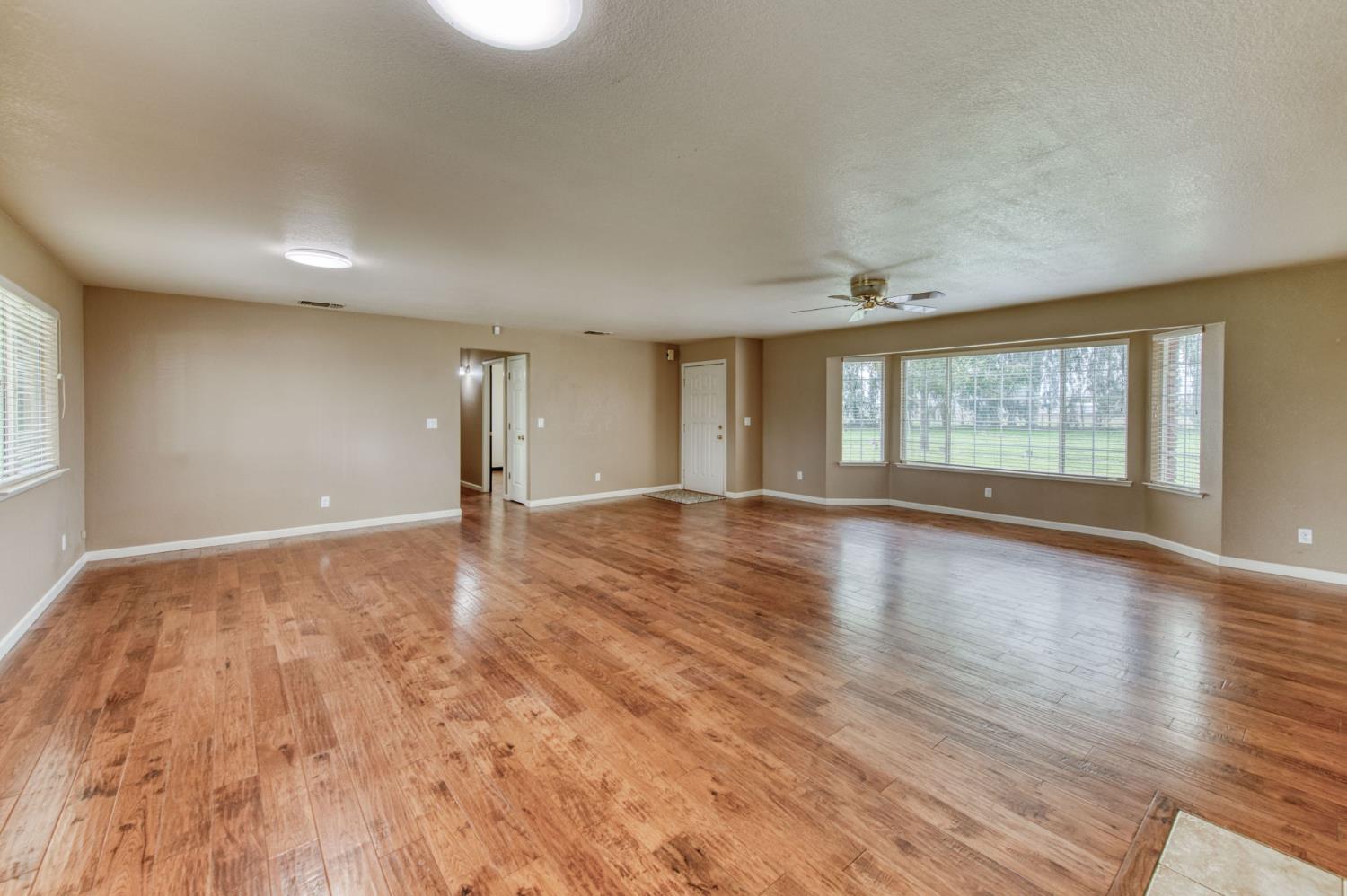 16036 S Del Rey Ave, Kingsburg, CA 93631