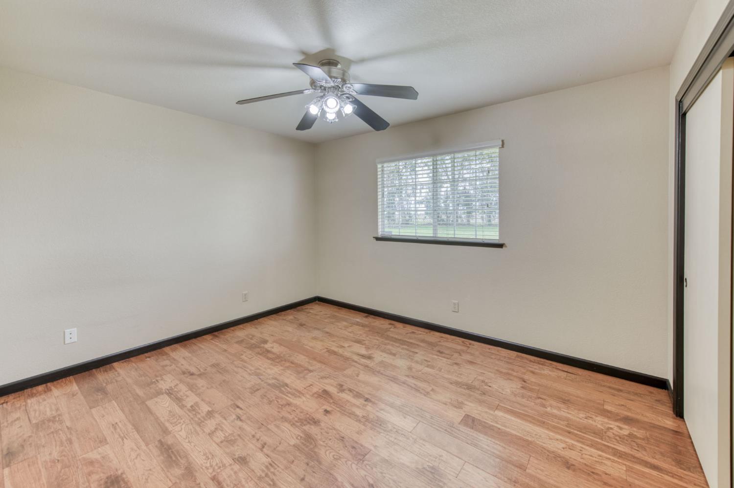 16036 S Del Rey Ave, Kingsburg, CA 93631